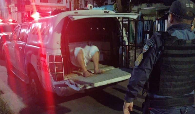 Homem mata ‘amigo’ a facadas e diz que se defendeu para não ser estuprado em Manaus