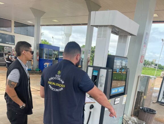 Procon do Amazonas fiscaliza estabelecimentos comerciais em Humaitá