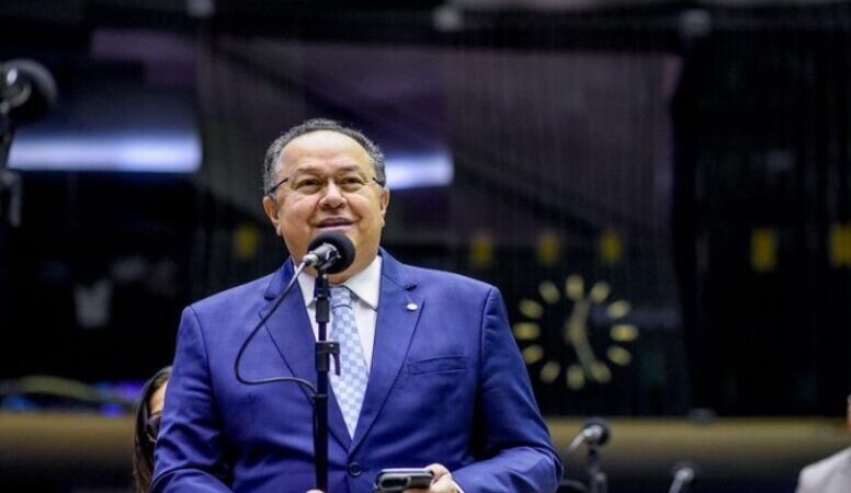 TRE-AM anula cassação do mandato do deputado Silas Câmara