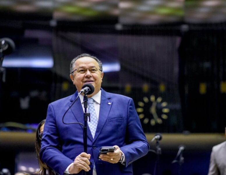 TRE-AM anula cassação do mandato do deputado Silas Câmara