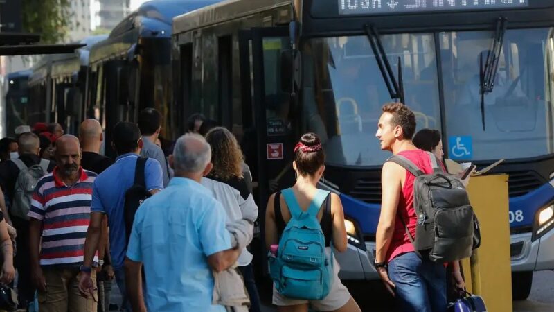 Setor de Serviços recua 0,9% após três meses de alta