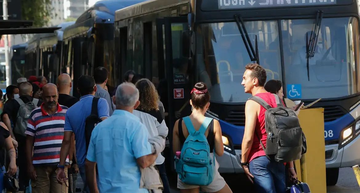 Setor de Serviços recua 0,9% após três meses de alta