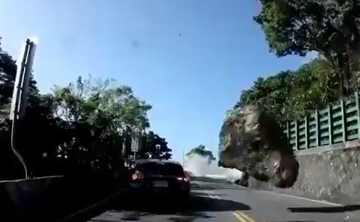 câmera registra rocha que atinge carro em Taiwan