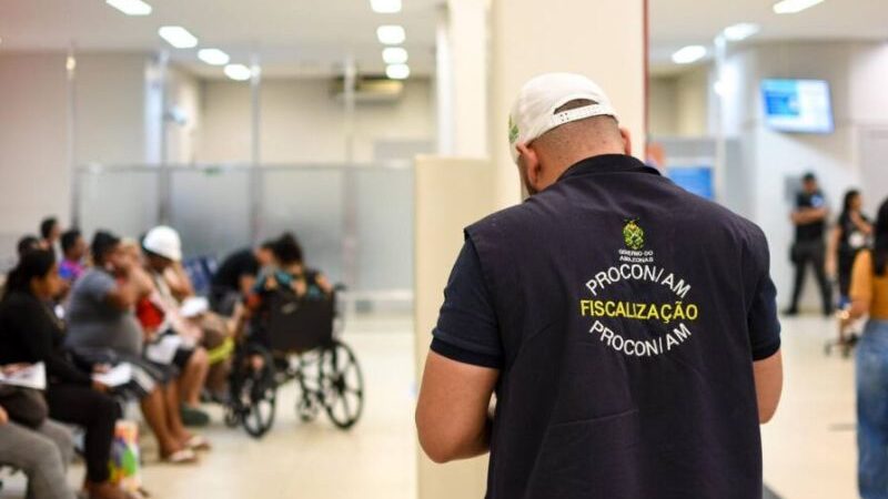 Bancos em Manaus são denunciados por demora no atendimento