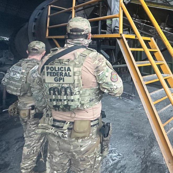 Duas toneladas de cocaína são incineradas pela PF em Manaus