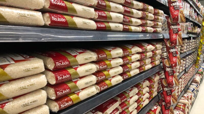 Governo autoriza importação de até 1 milhão de toneladas de arroz após inundações no RS