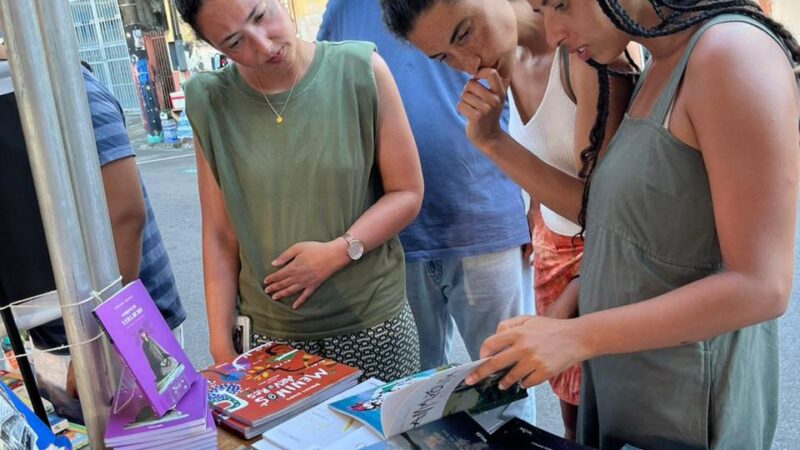 ’Mães que amam ler’: Editora oferece 20% de desconto para celebrar o Dia das Mães