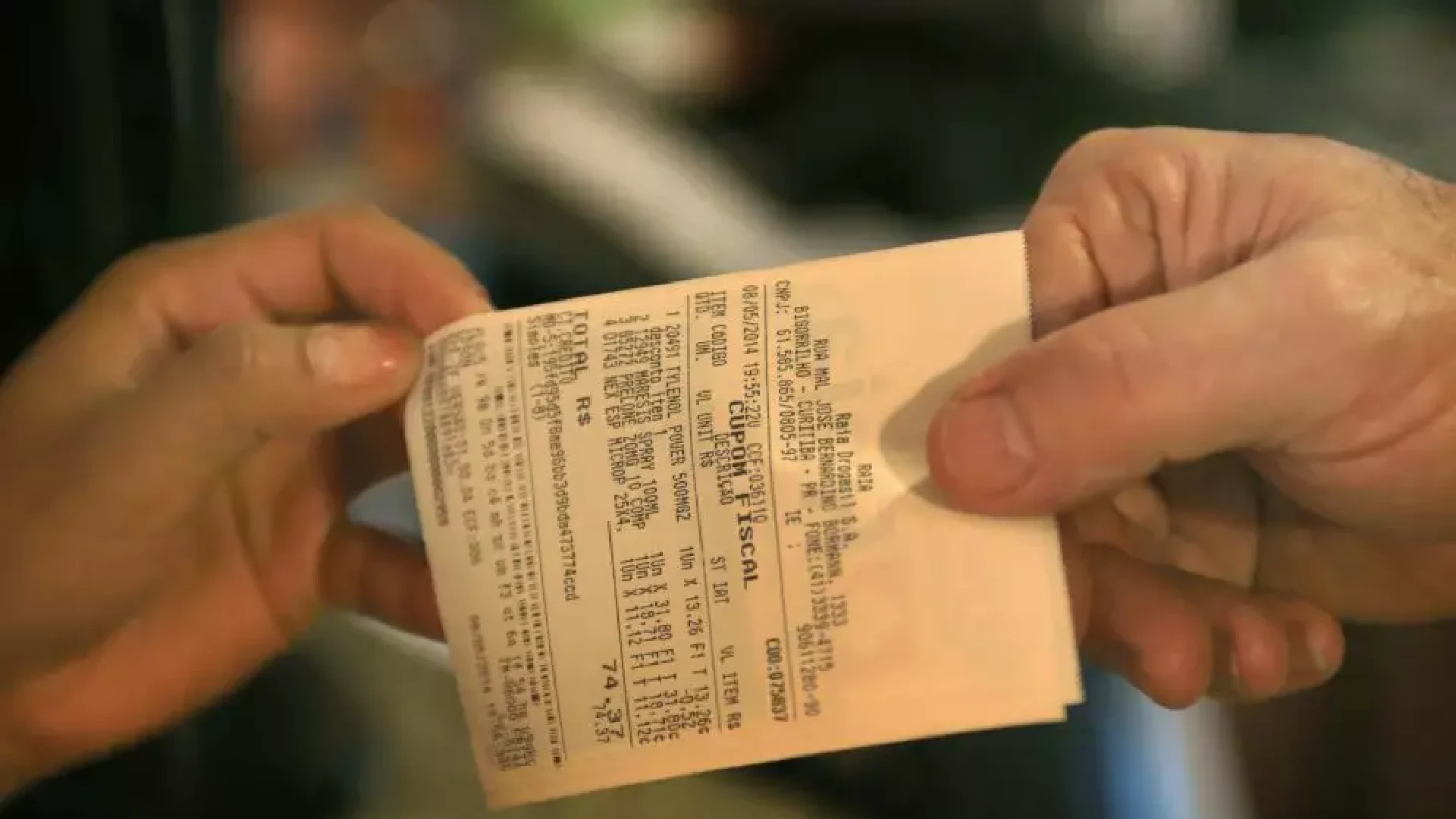 Pediu nota fiscal e estabelecimento negou? Saiba como denunciar empresa que recusa emissão