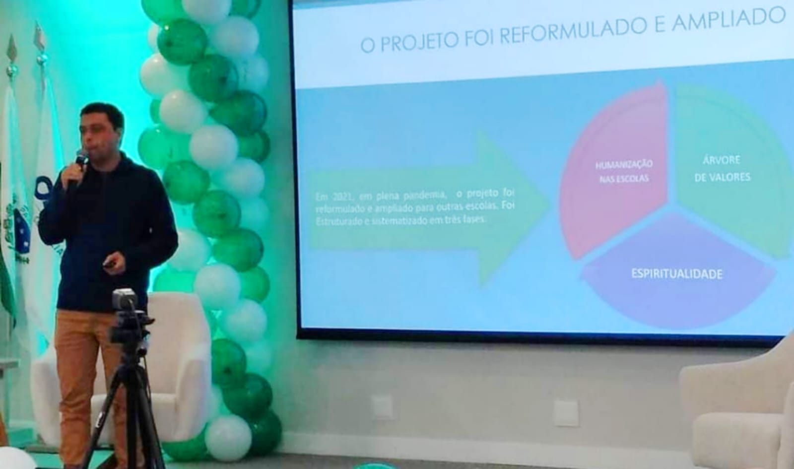 Prefeito de Nova Olinda Adenilson Reis faz palestra em Curitiba