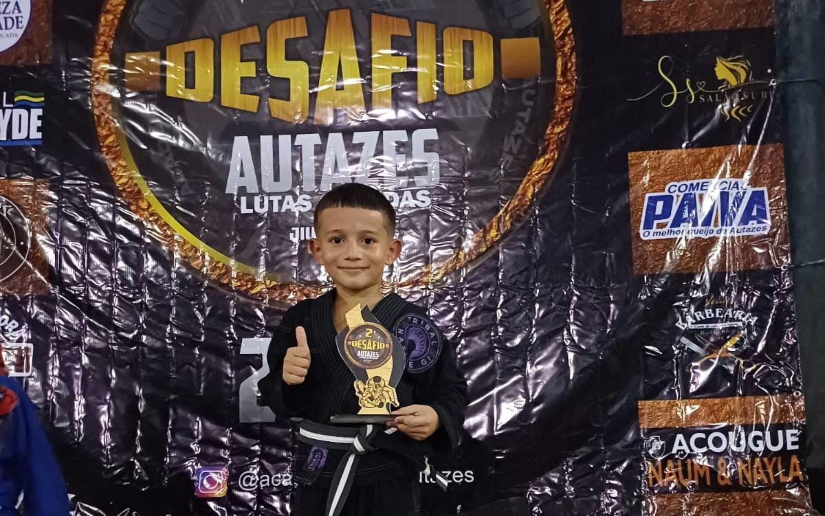 Vitor Hugo é campeão do 2° desafio Autazes de Lutas