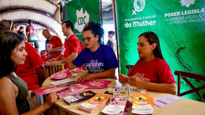 ALE realiza atividades de orientação à população no ‘Turistódromo’ de Parintins