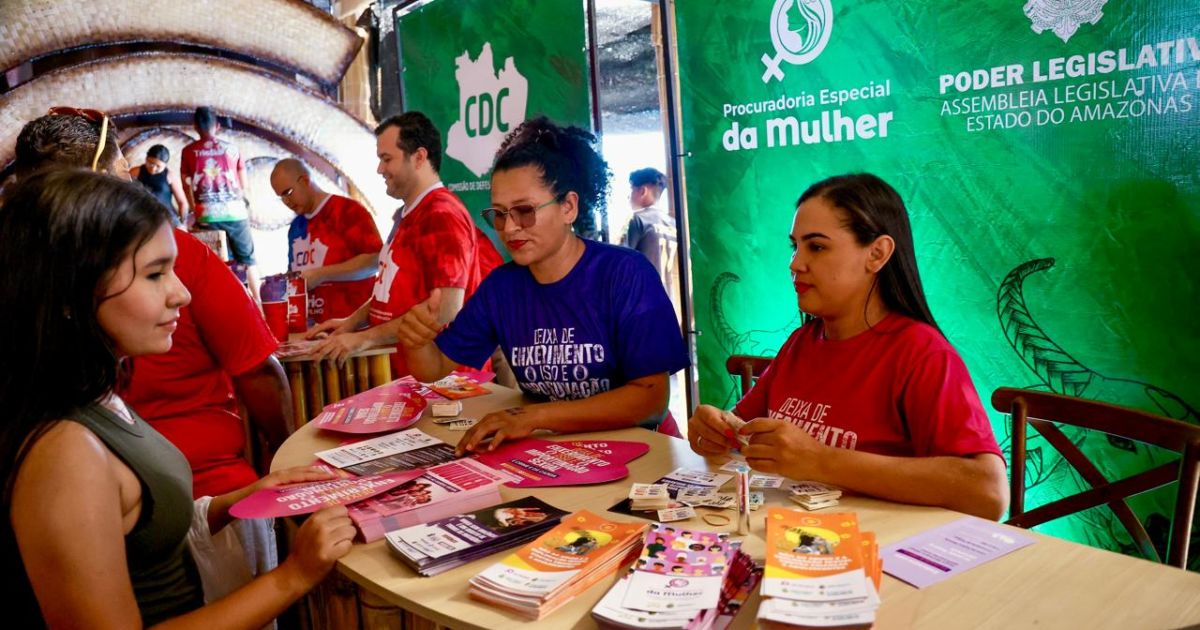 ALE realiza atividades de orientação à população no ‘Turistódromo’ de Parintins