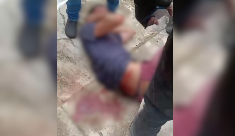 “Chega em nome de Jesus” pede mulher ao ver suposto ladrão apanhando em Manaus