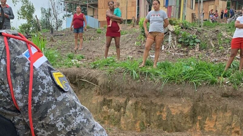 Famílias são retiradas de terreno em Manaus