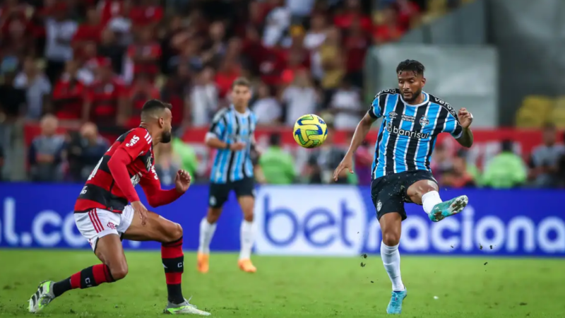 Flamengo recebe Grêmio no Maracanã mirando a ponta do Brasileiro