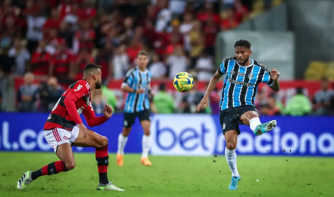 Flamengo recebe Grêmio no Maracanã mirando a ponta do Brasileiro