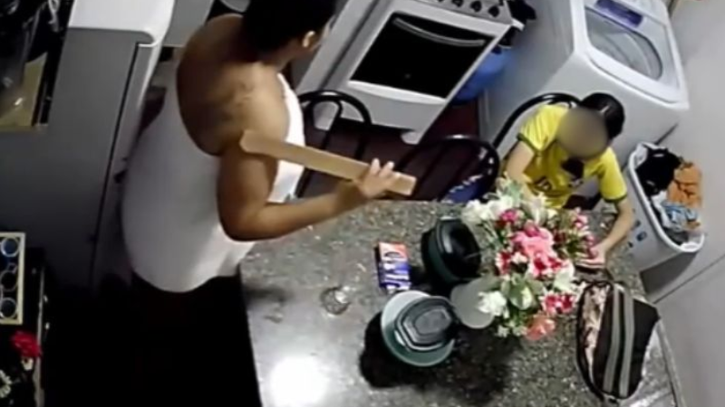 Madrasta agressora é procurada em Manaus; tia de vítima instalou câmera