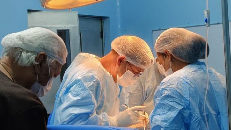 Médicos retiram tumor de quase 3 kg de adolescente no AM