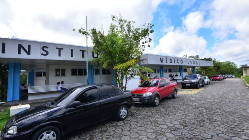 Homem morre ao levar facada no peito em frente da sua casa em Manaus