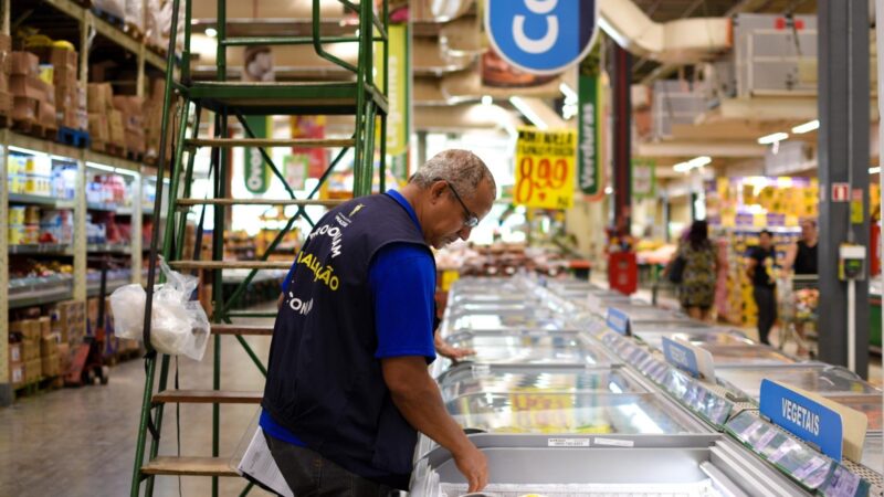 Procon-AM autua supermercado por venda de peixe com peso diferente entre balanças e com preço do produto elevado