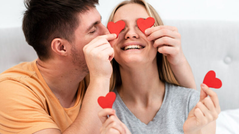 Três em cada dez brasileiros já se endividaram por conta de namorado