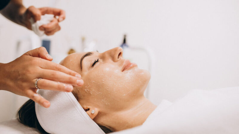 Alerta chama atenção para escolha do profissional para realização de peeling