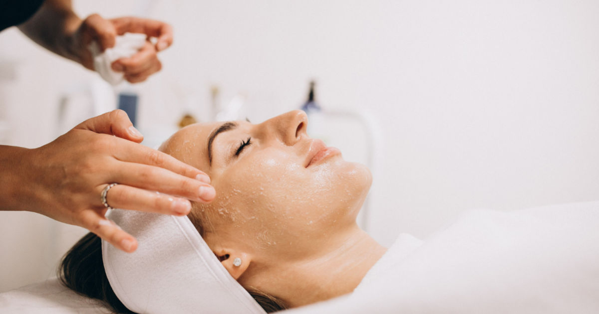 Alerta chama atenção para escolha do profissional para realização de peeling