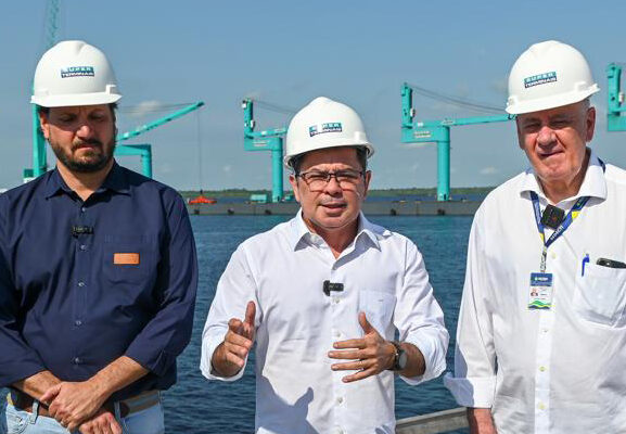Governo do Amazonas alinha medidas de enfrentamento à estiagem com setor portuário