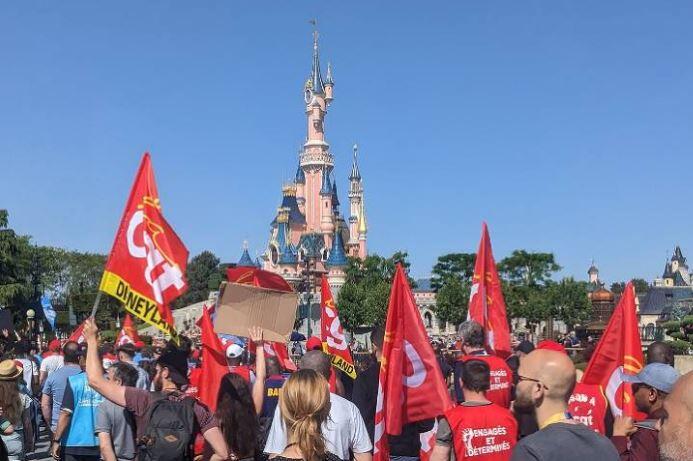 Mickey ia querer salários justos