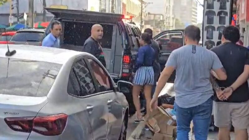 Funcionária ajuda amante e a mulher dele em roubo à loja de Manaus