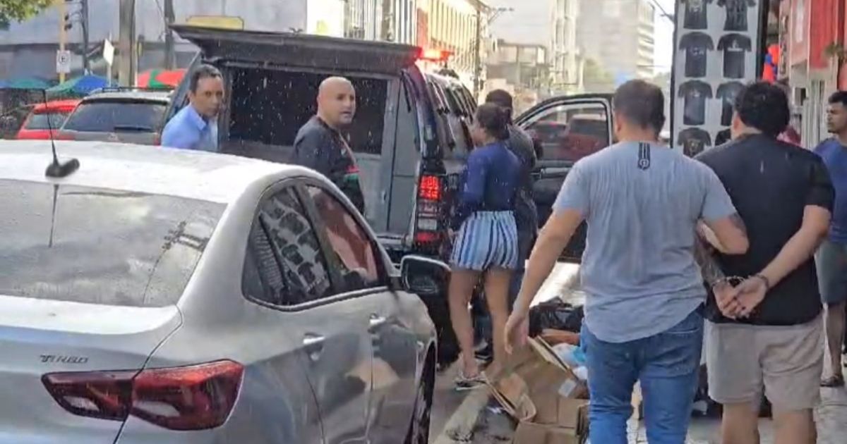 Funcionária ajuda amante e a mulher dele em roubo à loja de Manaus