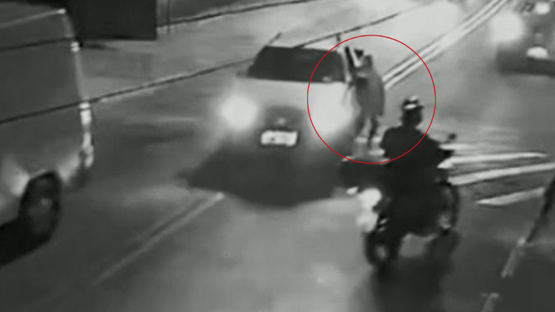 Idoso tenta impedir furto de criminoso e é arrastado no próprio carro