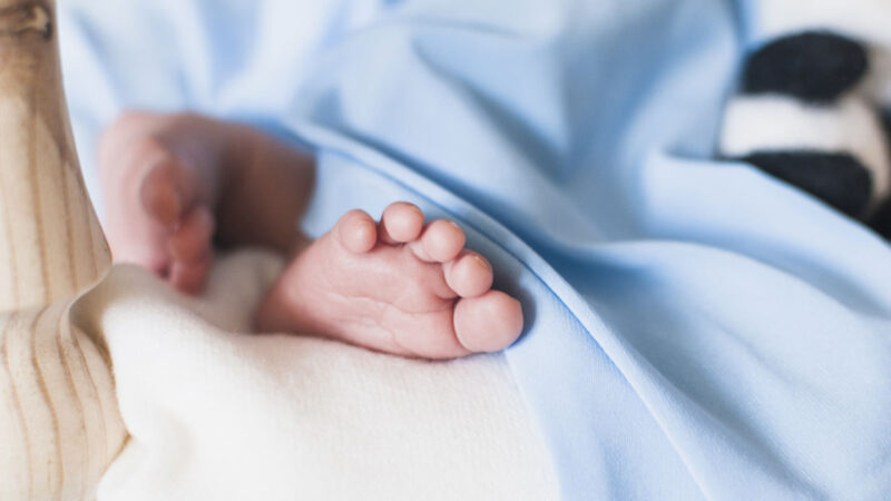 Bebê supostamente vítima de tráfico de pessoas é resgatado em Manaus