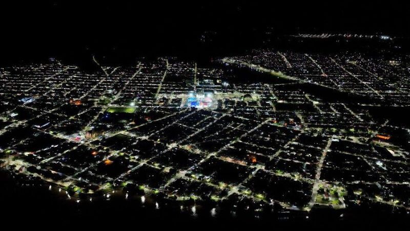 Governo do Amazonas implanta LED em Parintins e beneficia 96 mil moradores