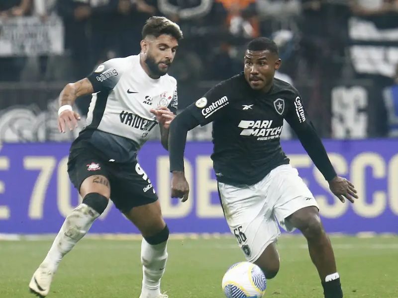 Botafogo enfrenta Corinthians em busca de manter a liderança da série A