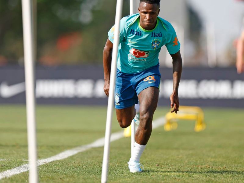 Brasil enfrenta Equador em busca de vaga na Copa do Mundo