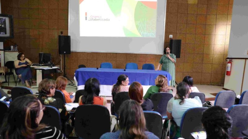 Debates em torno do ‘Amazonas + Alfabetizado’ reúne articuladores regionais e agentes do MEC