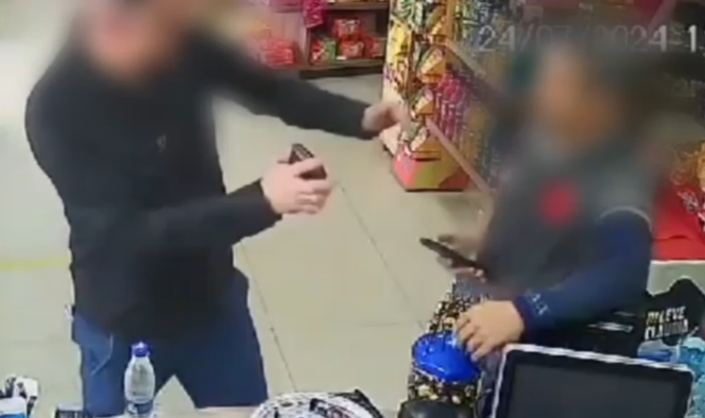 Homem que se passava por agente federal, agrediu e esfregou falso distintivo na cara de uma vítima