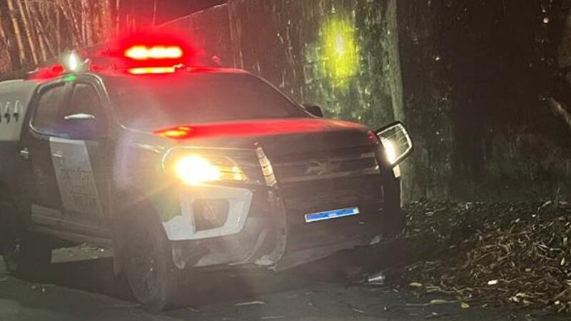 Homem tenta esmagar cabeça da vizinha com pé de cabra no AM