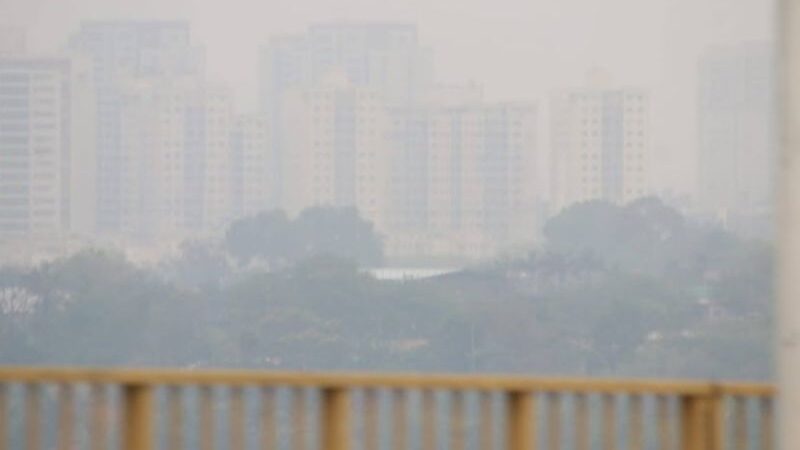 Fumaça invade bairros de Manaus e deixa população ‘sufocada’