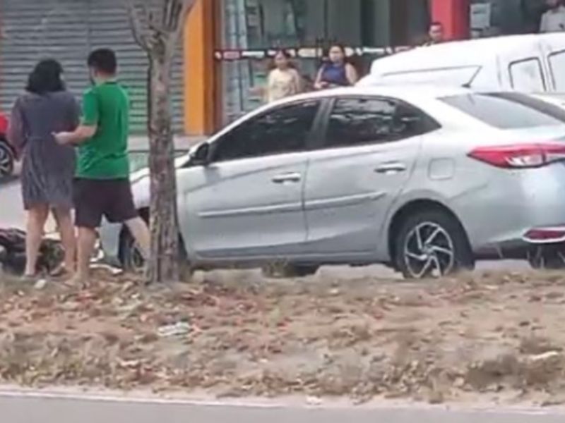 Motociclista fica ferido após ser atingido por carro em avenida de Manaus