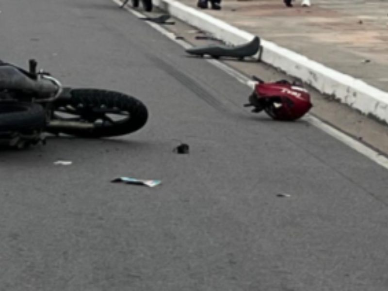 Motociclista morre após ser esmagado por carreta em Manaus