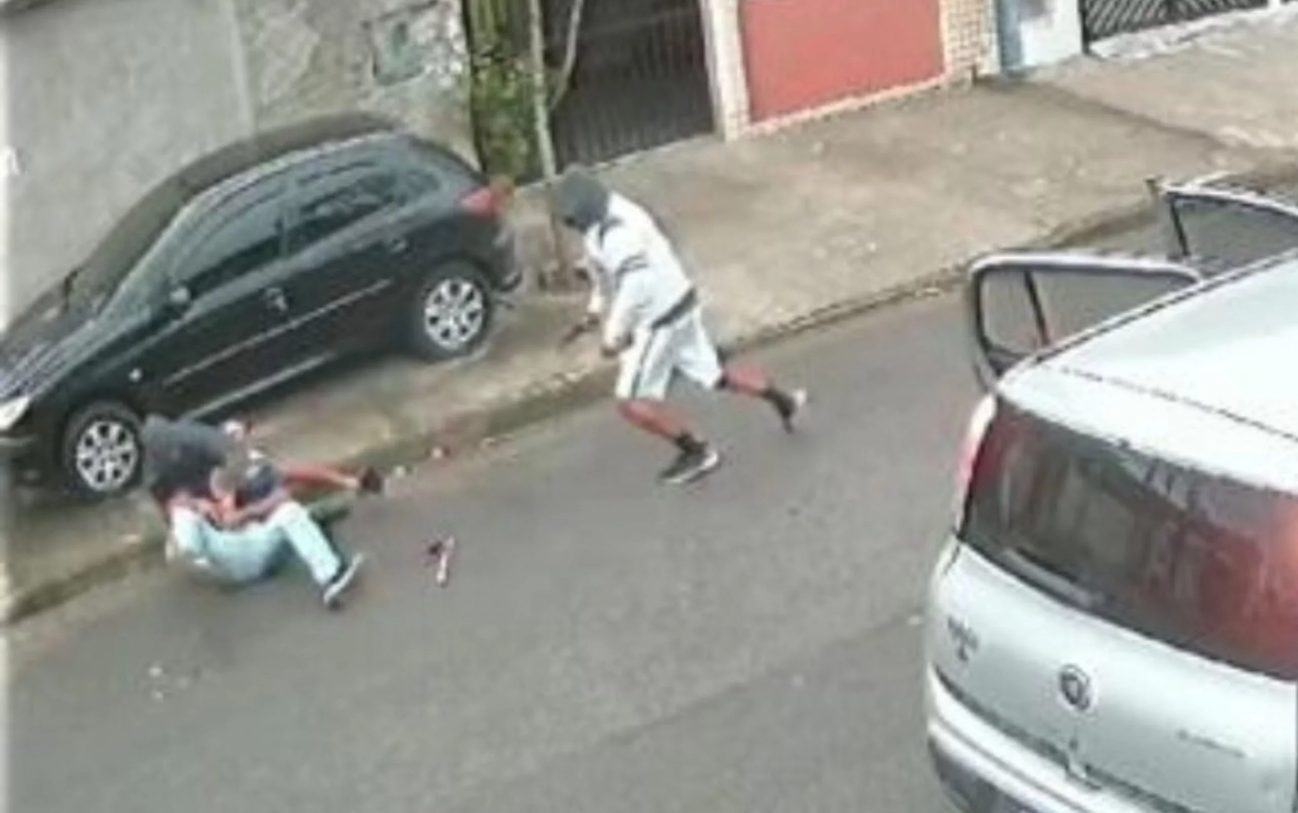 PM tem arma roubada e leva tiro contra cabeça durante tentativa assalto