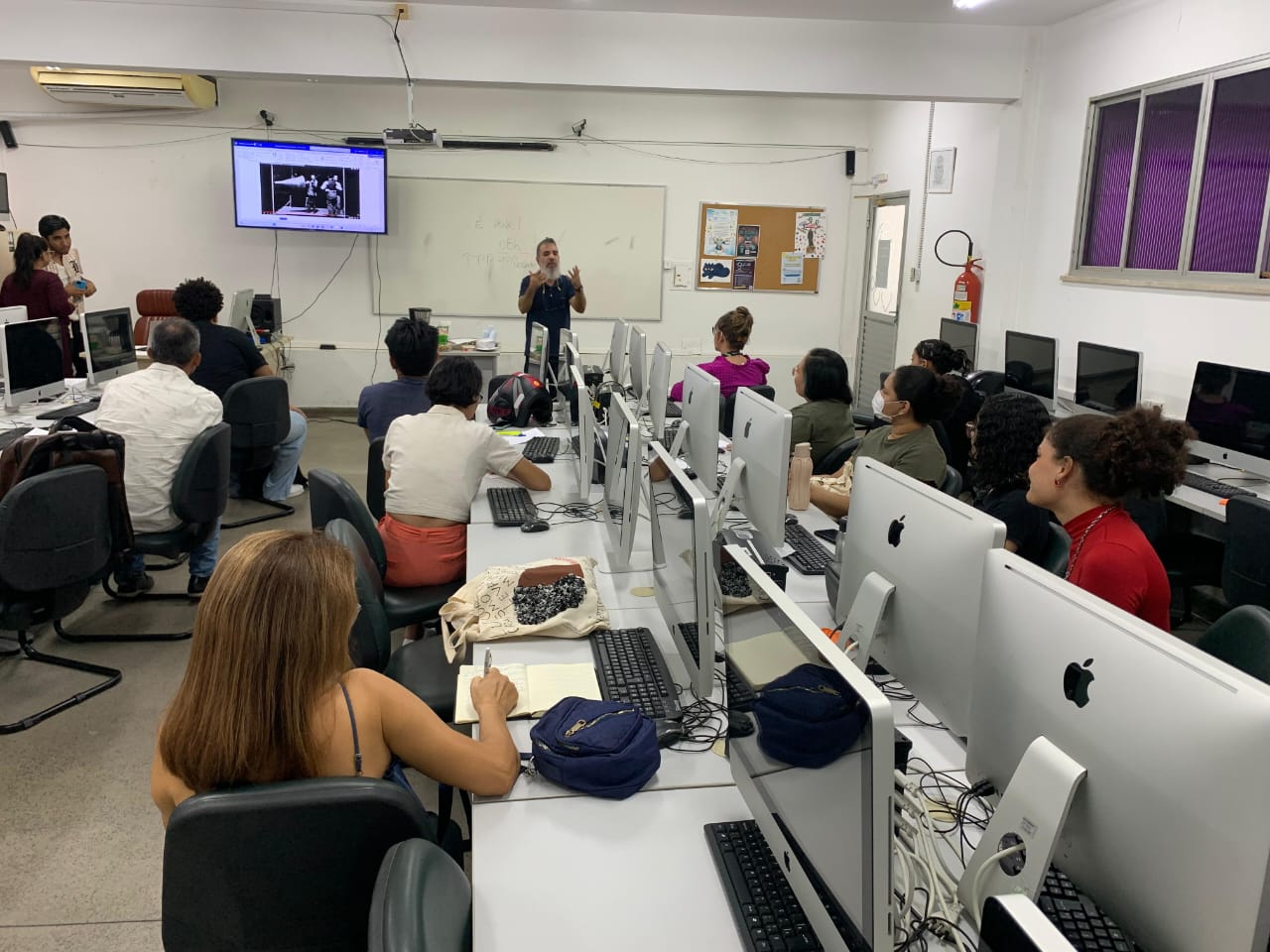 Oficina de Cinema, Educação e Direitos Humanos capacita agentes de transformação social em Manaus