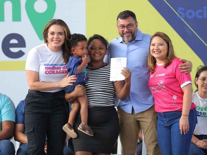 Wilson Lima entrega títulos definitivos de propriedade