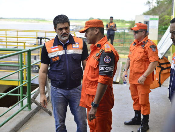 Governo do Amazonas realiza segundo dia de busca e assistência às vítimas de acidente no Porto de Manacapuru
