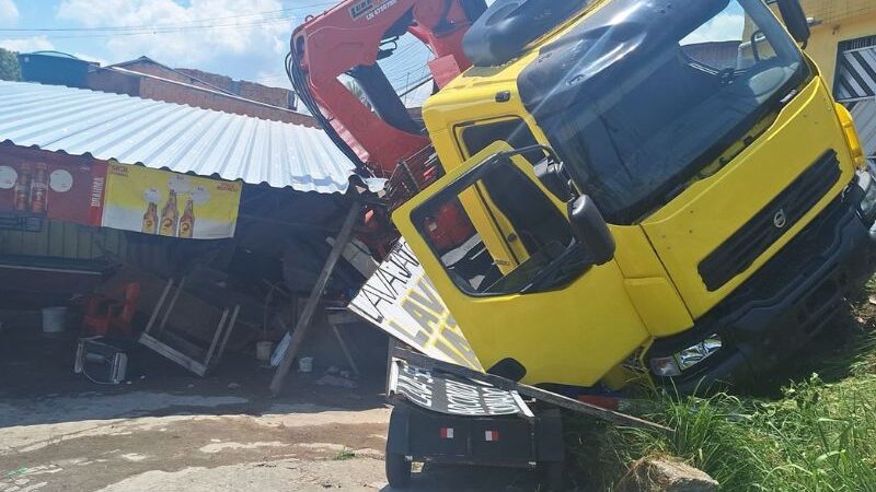 Mulher morre esmagada por caminhão desgovernado na zona Leste de Manaus