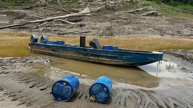 Polícia apreende lancha usada por narcoguerrilheiros no Amazonas • Portal Tucumã