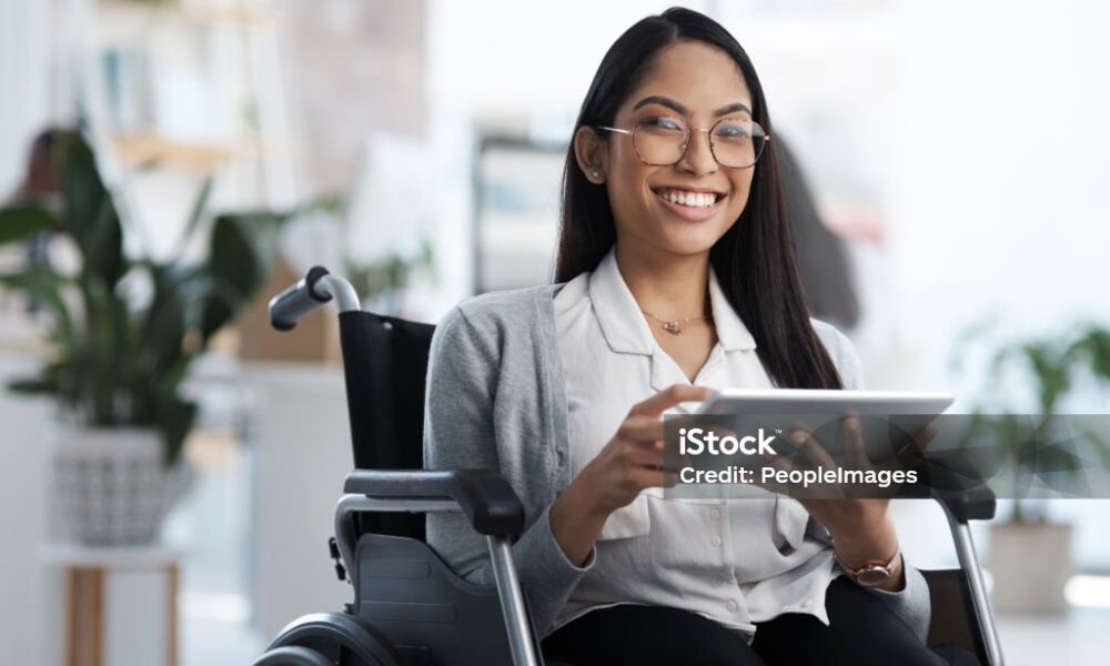 Rede pública de saúde do DF faz entrega recorde de cadeiras de rodas motorizadas