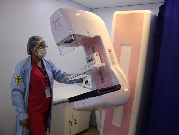 SES-AM amplia oferta de mamografia, consultas e cirurgias ginecológicas, como parte da campanha Outubro Rosa